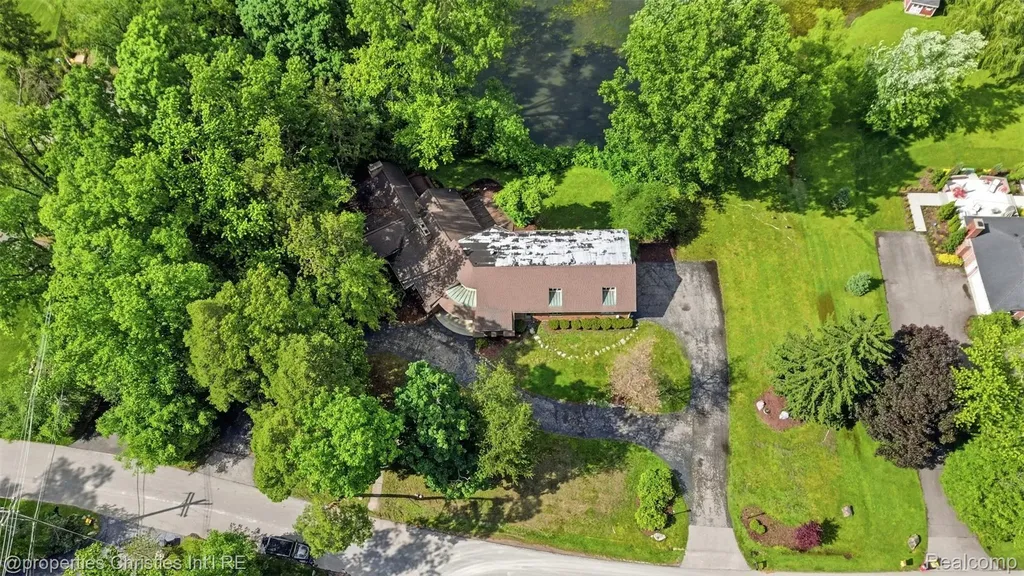 25310 Canterbury Road Franklin Village MI 48025