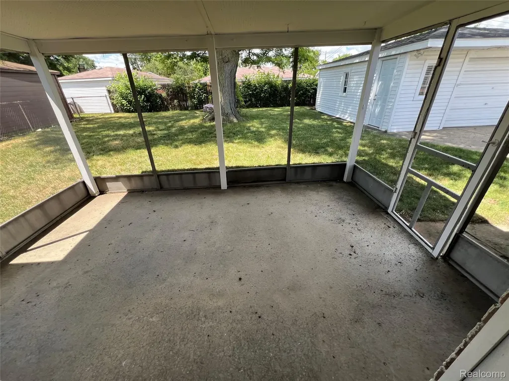35544 Thames Street Westland City MI 48186