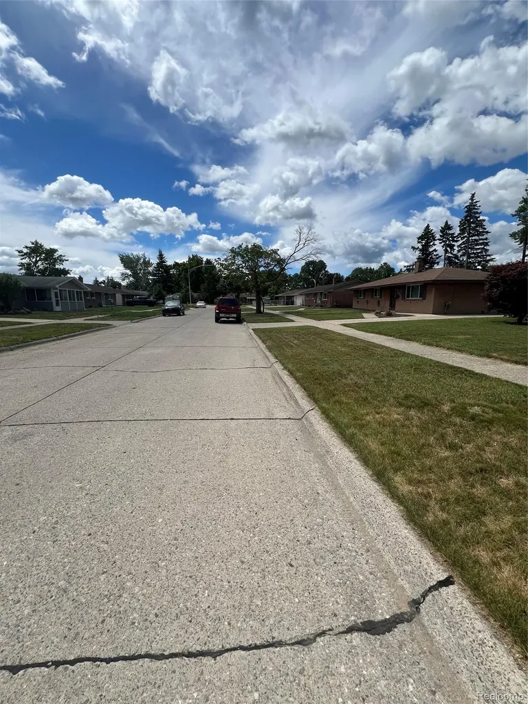 35544 Thames Street Westland City MI 48186