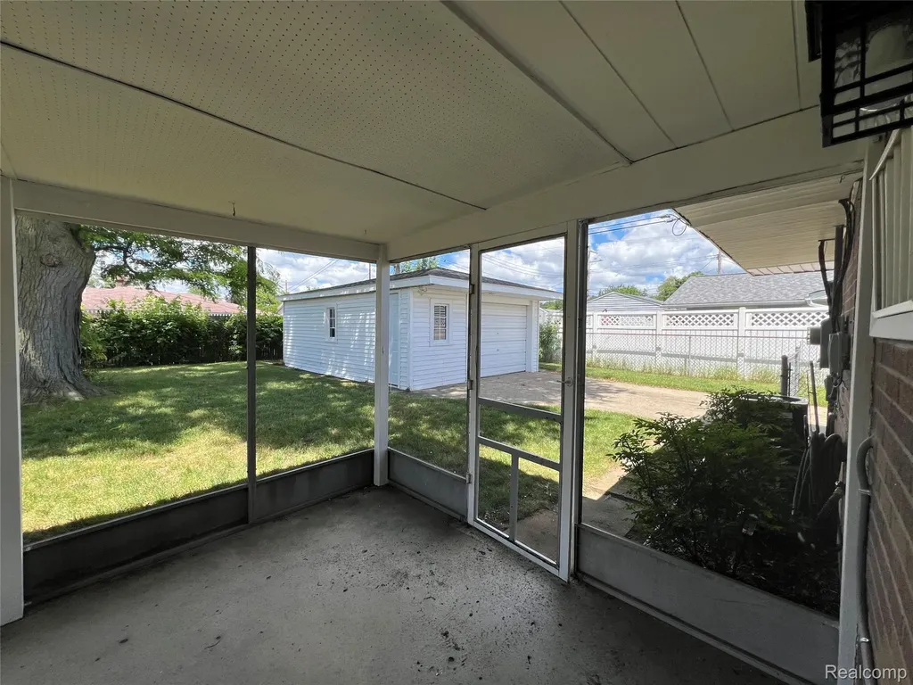 35544 Thames Street Westland City MI 48186