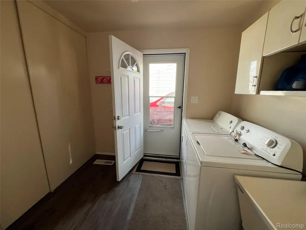 35544 Thames Street Westland City MI 48186