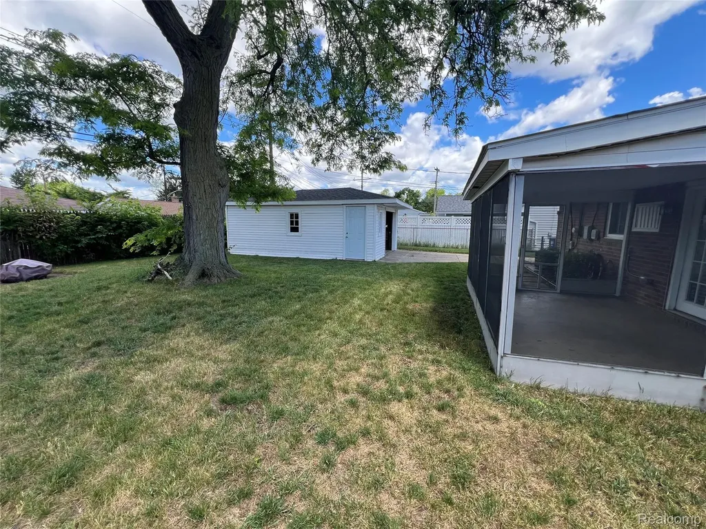 35544 Thames Street Westland City MI 48186