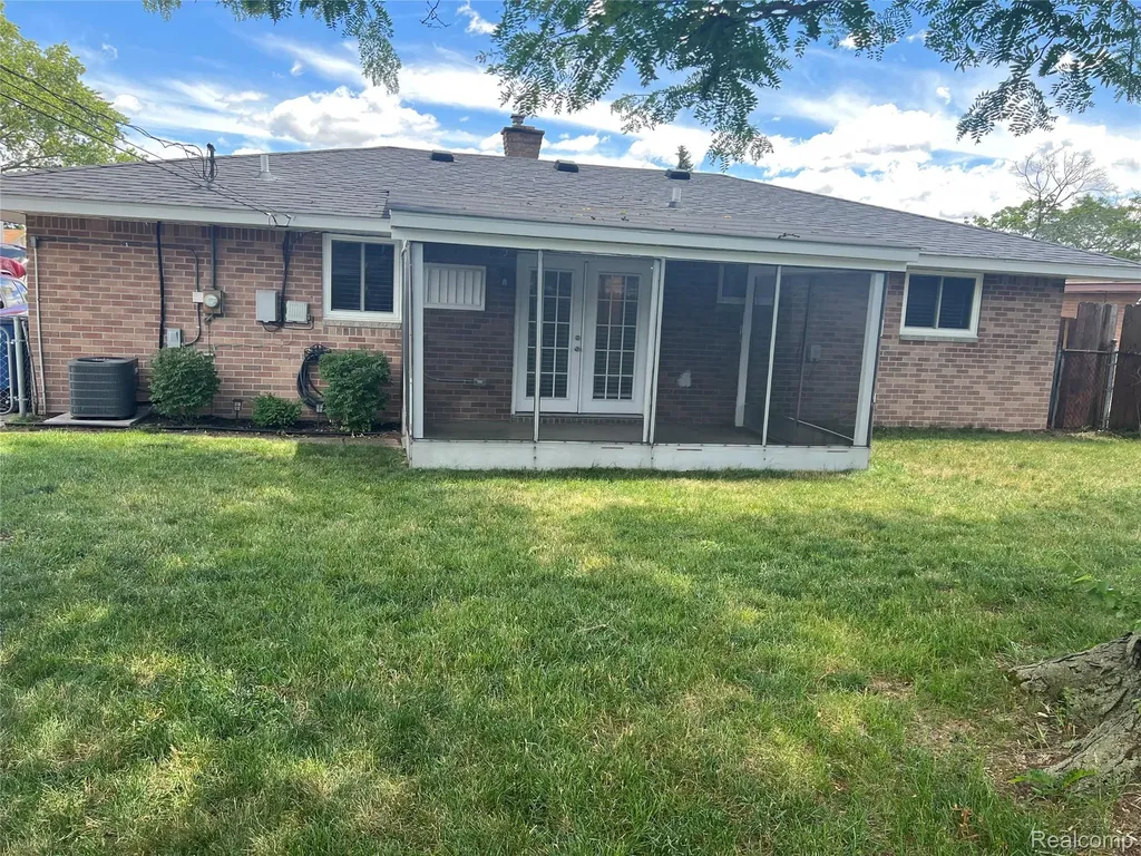 35544 Thames Street Westland City MI 48186