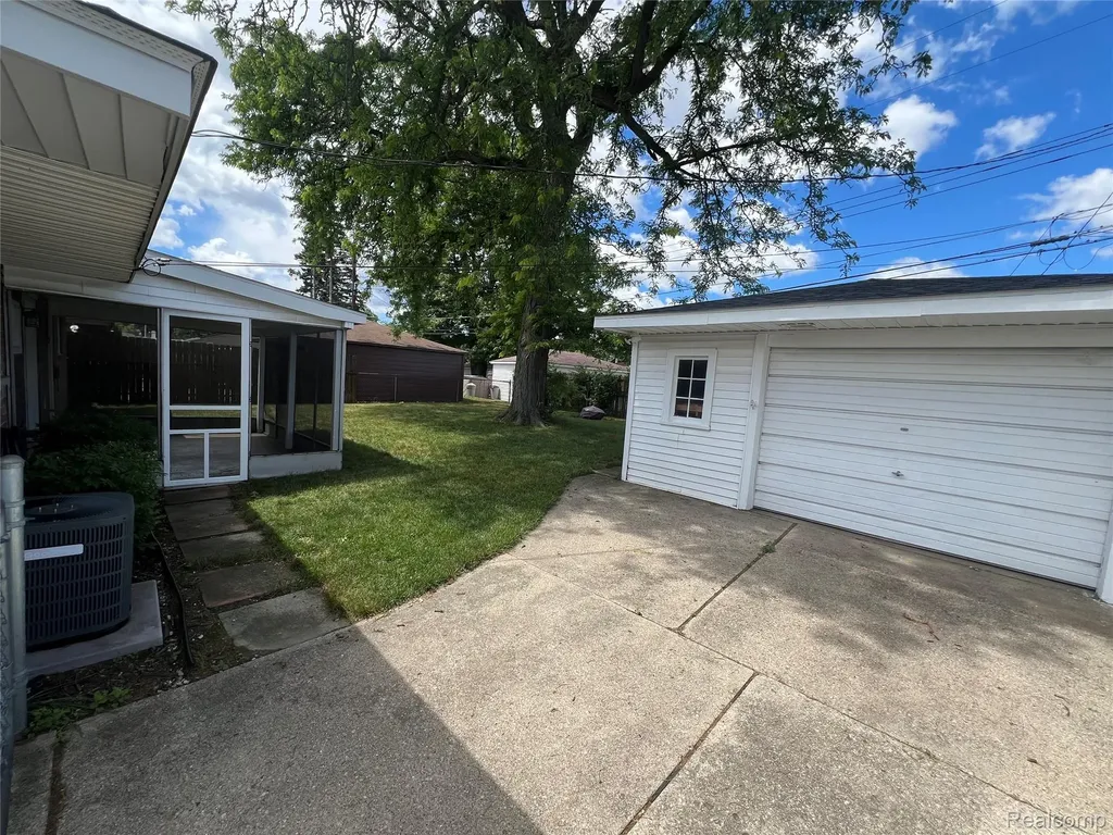 35544 Thames Street Westland City MI 48186