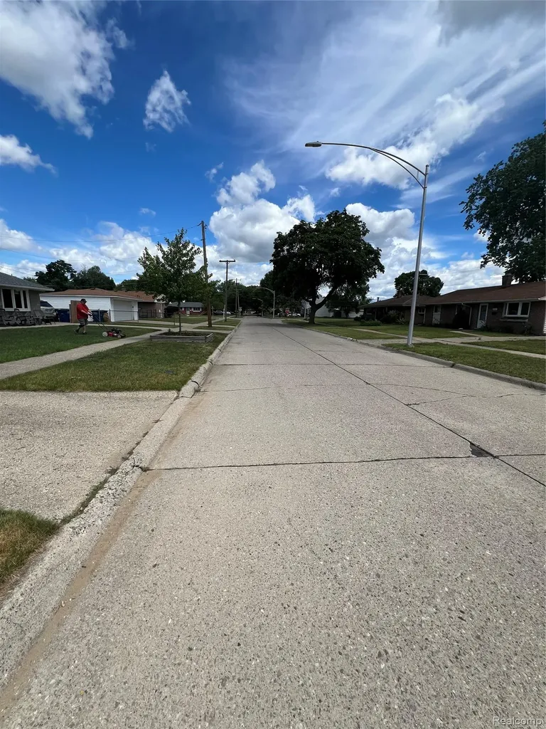 35544 Thames Street Westland City MI 48186