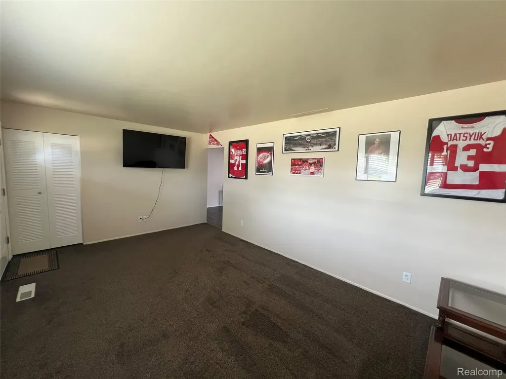 35544 Thames Street Westland City MI 48186