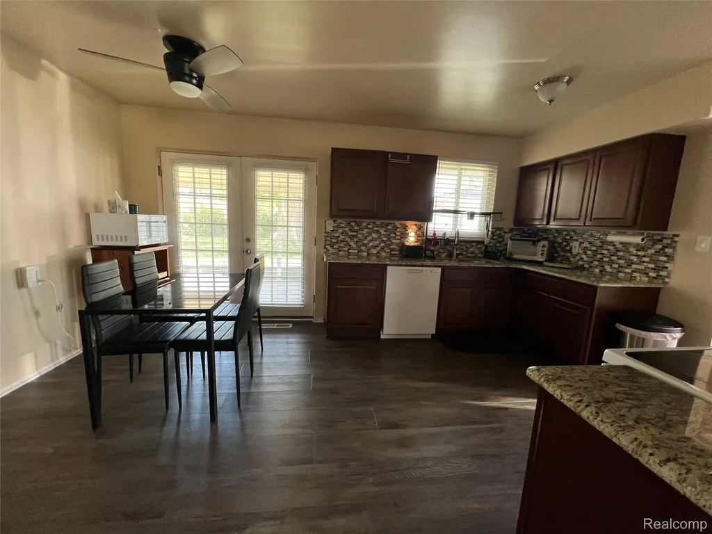 35544 Thames Street Westland City MI 48186