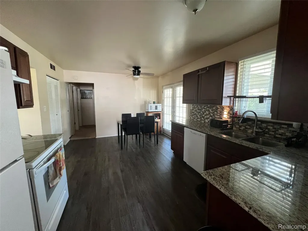 35544 Thames Street Westland City MI 48186