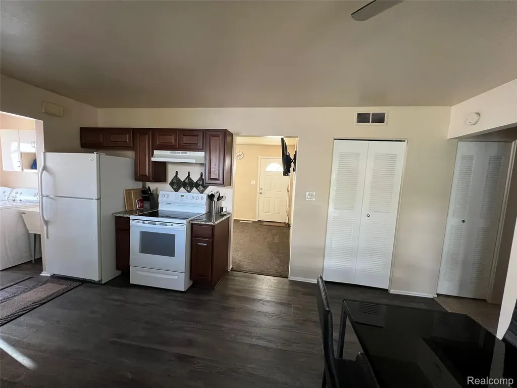 35544 Thames Street Westland City MI 48186