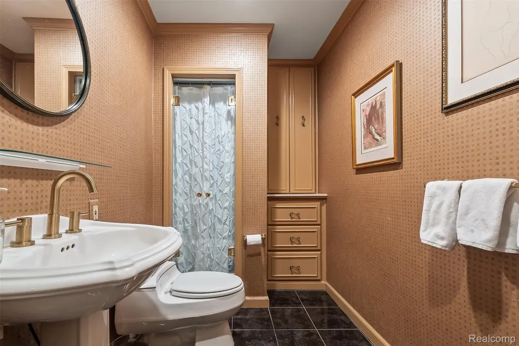 3937 Englewood Court West Bloomfield Charter Township MI 48323
