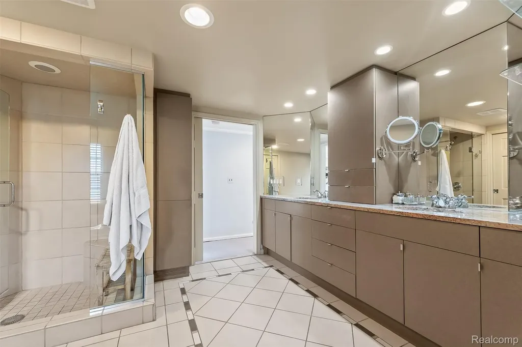 3937 Englewood Court West Bloomfield Charter Township MI 48323