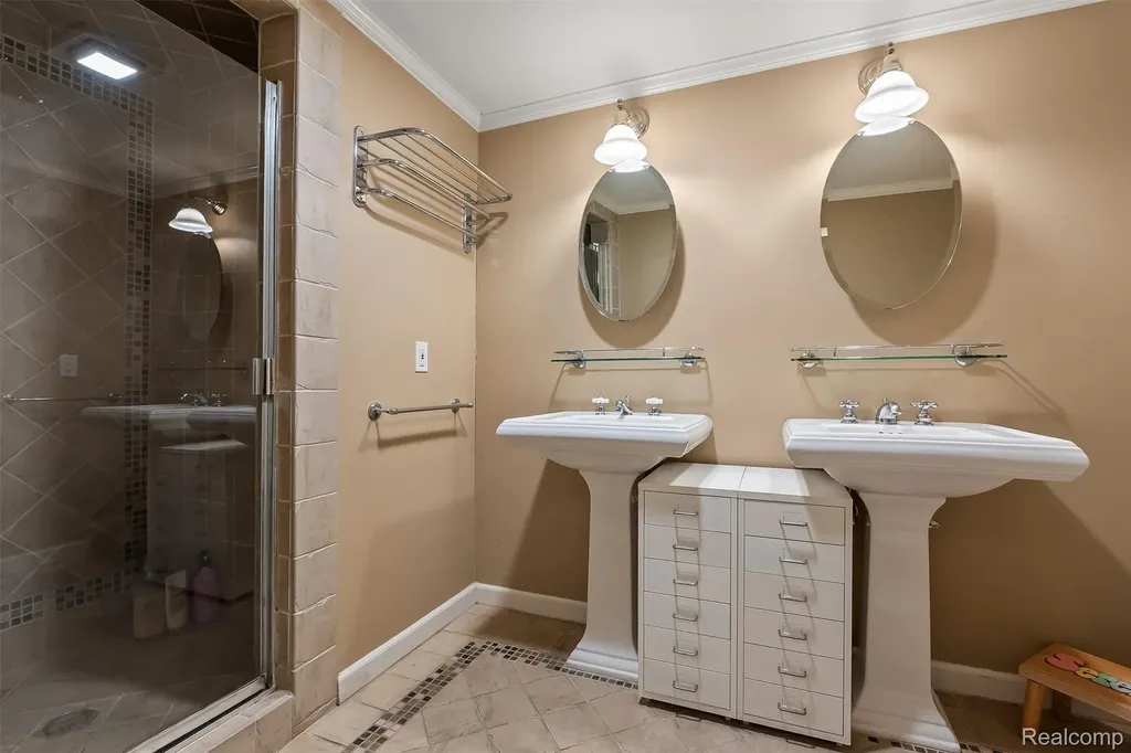 3937 Englewood Court West Bloomfield Charter Township MI 48323