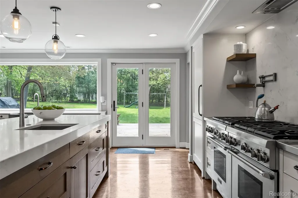 3937 Englewood Court West Bloomfield Charter Township MI 48323