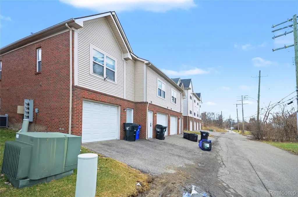 283 E Palmer Street Detroit City MI 48202