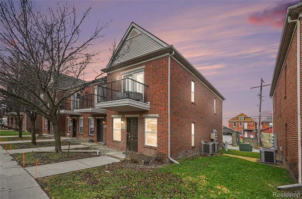 283 E Palmer Street Detroit City MI 48202