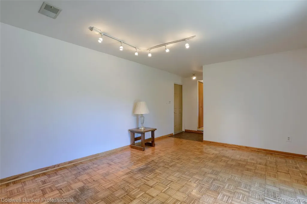 3634 South Boulevard Bloomfield Hills City MI 48304