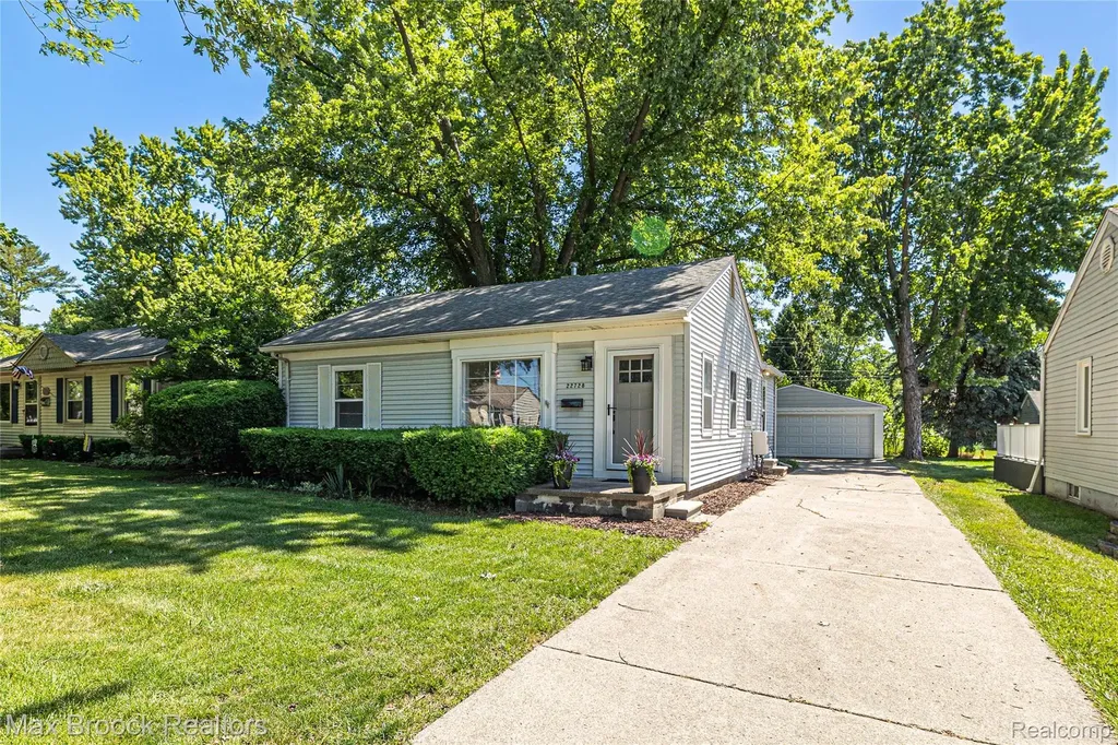 22728 Violet Street Farmington City MI 48336