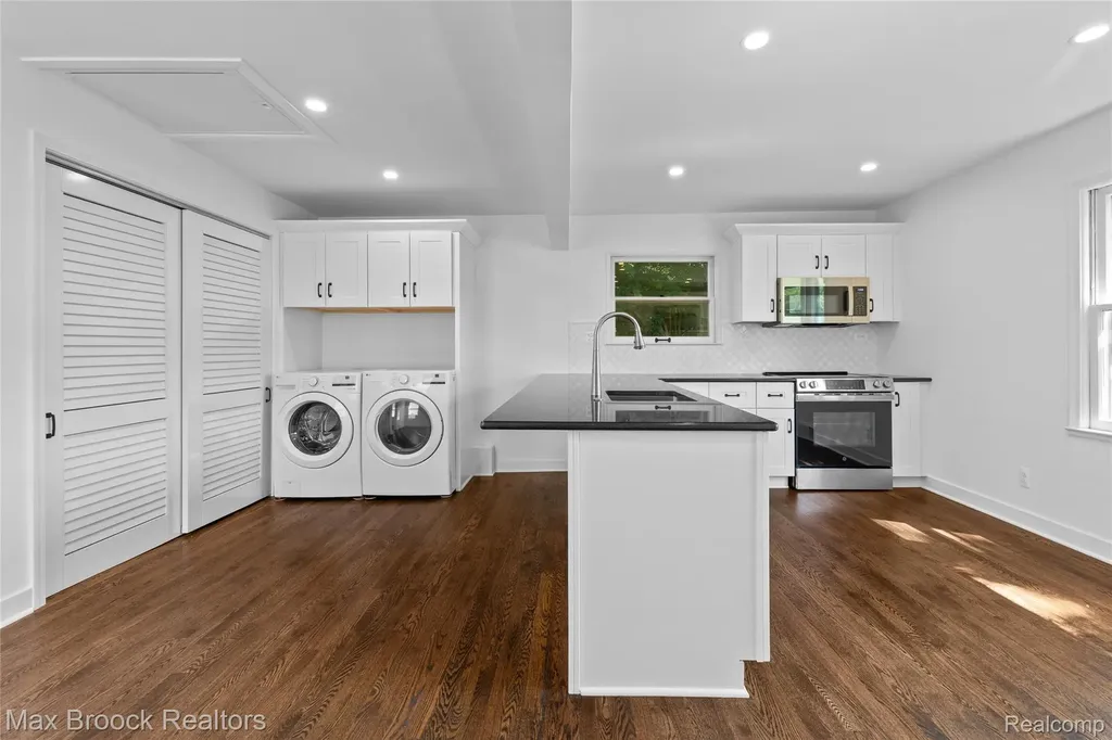 22728 Violet Street Farmington City MI 48336