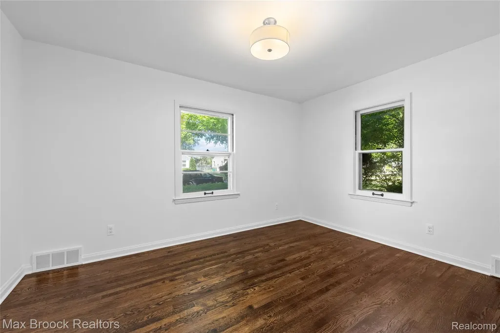 22728 Violet Street Farmington City MI 48336