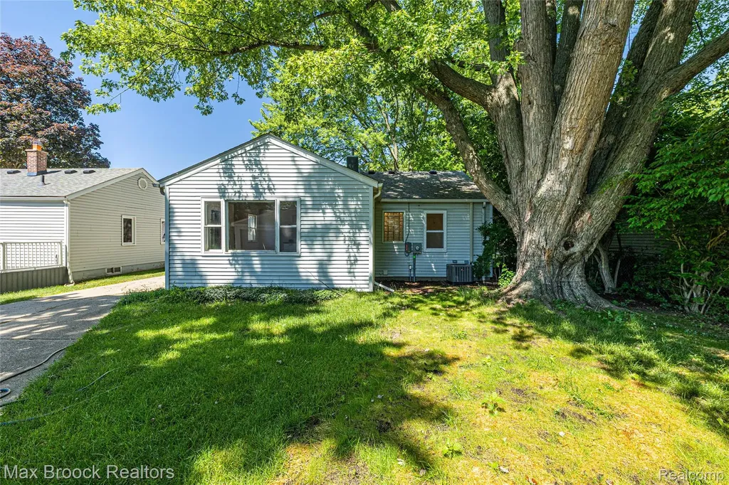 22728 Violet Street Farmington City MI 48336