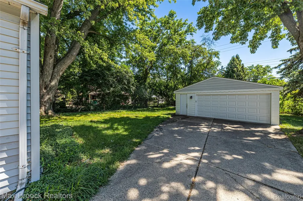22728 Violet Street Farmington City MI 48336
