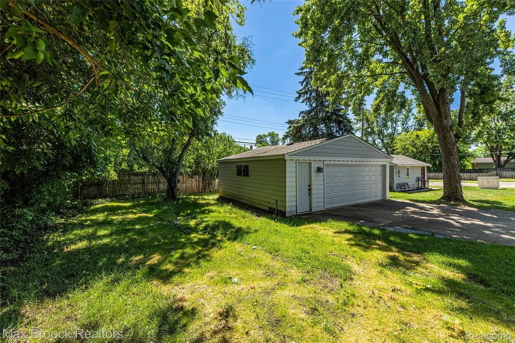 22728 Violet Street Farmington City MI 48336