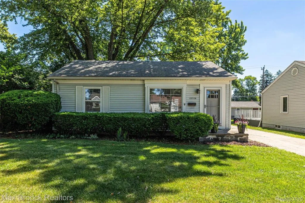 22728 Violet Street Farmington City MI 48336