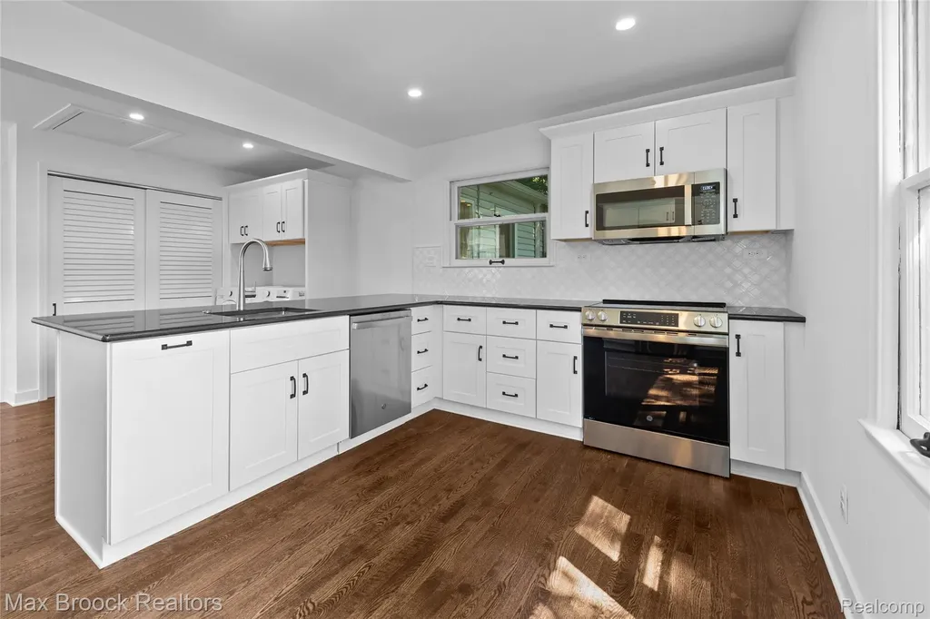 22728 Violet Street Farmington City MI 48336