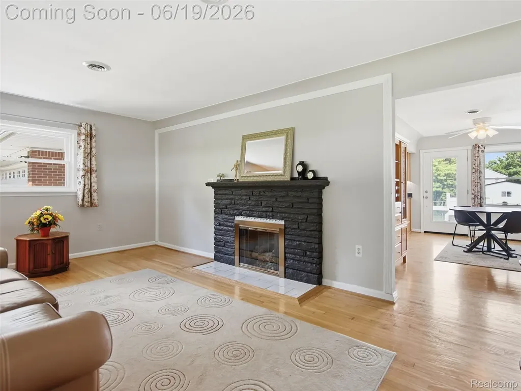 24 Nevada Avenue Rochester Hills City MI 48309