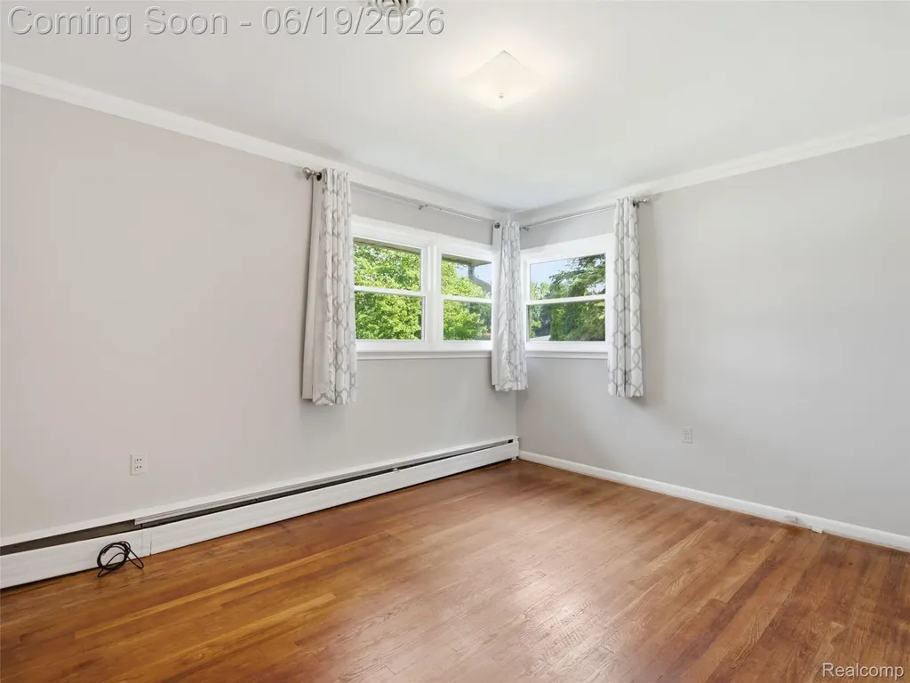 24 Nevada Avenue Rochester Hills City MI 48309