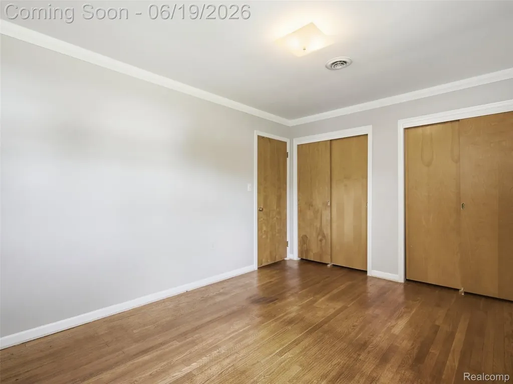 24 Nevada Avenue Rochester Hills City MI 48309