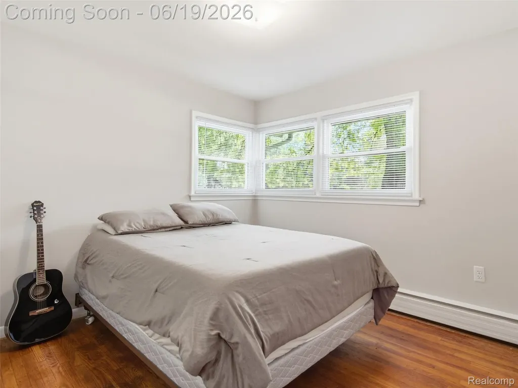 24 Nevada Avenue Rochester Hills City MI 48309