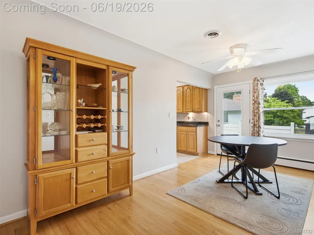 24 Nevada Avenue Rochester Hills City MI 48309