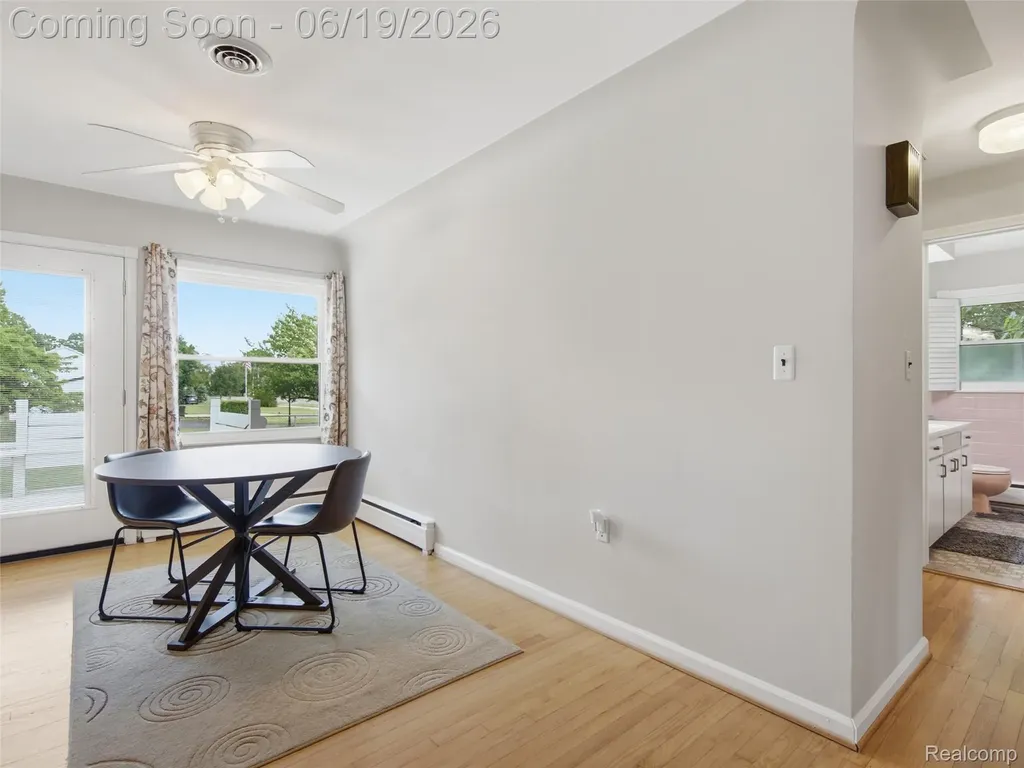 24 Nevada Avenue Rochester Hills City MI 48309