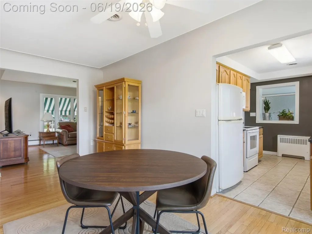 24 Nevada Avenue Rochester Hills City MI 48309