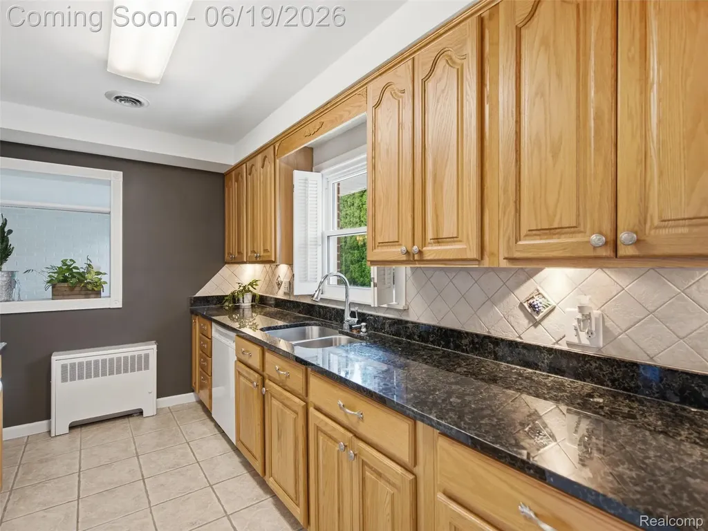 24 Nevada Avenue Rochester Hills City MI 48309