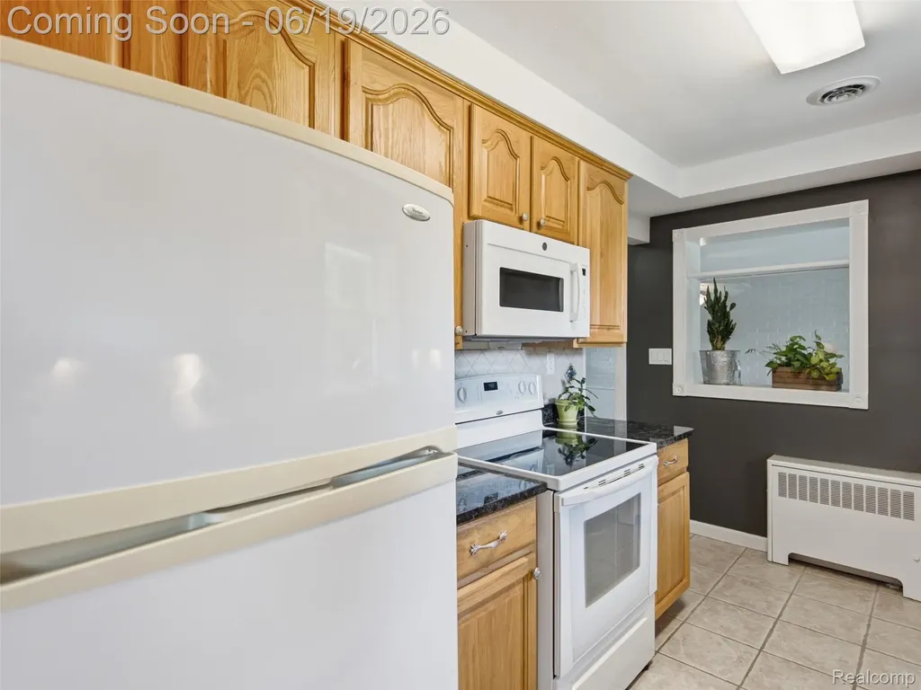 24 Nevada Avenue Rochester Hills City MI 48309