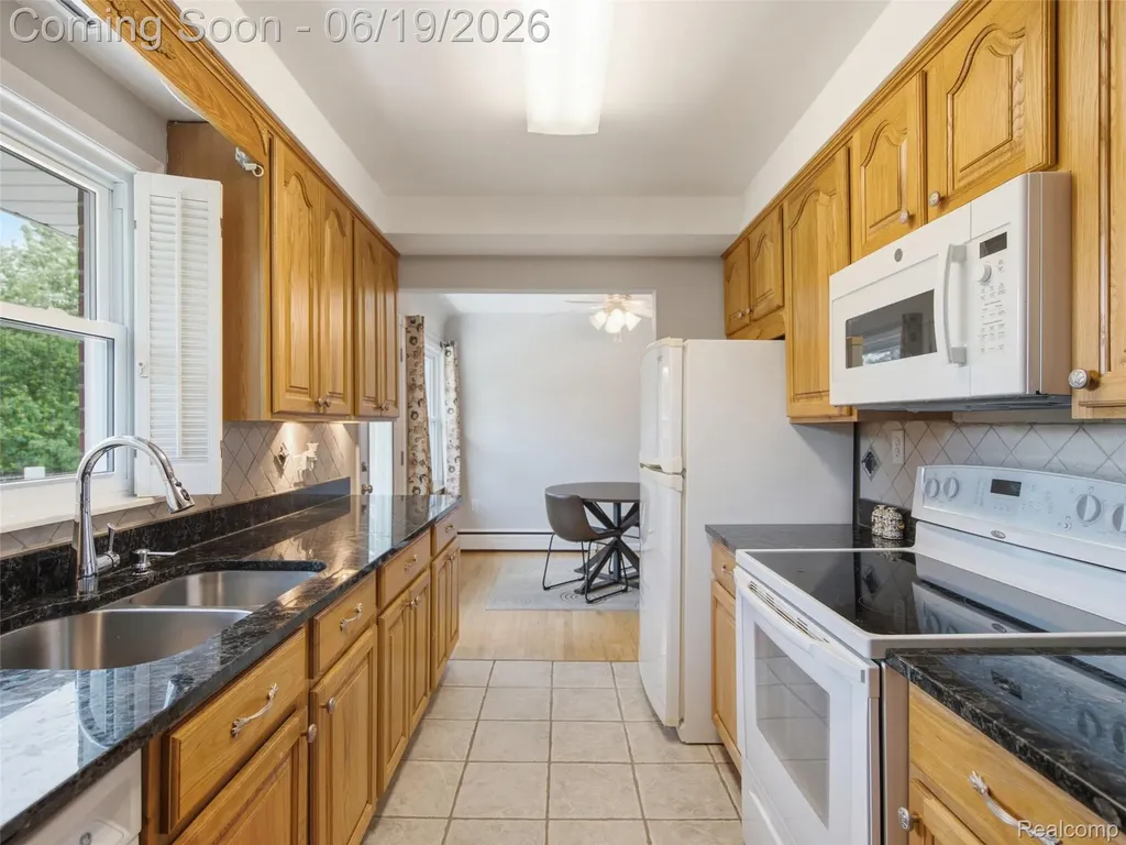 24 Nevada Avenue Rochester Hills City MI 48309