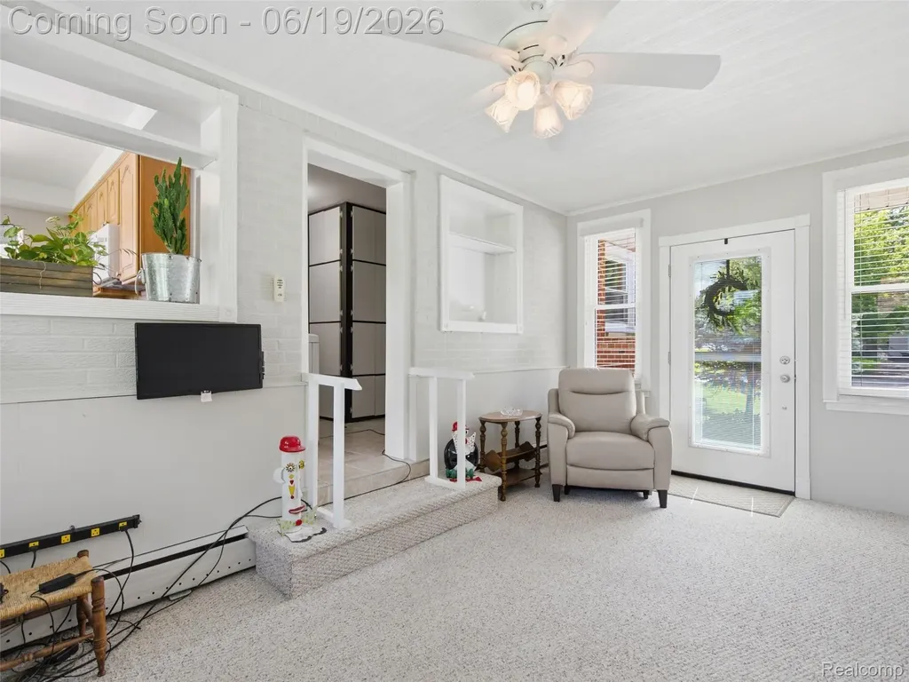 24 Nevada Avenue Rochester Hills City MI 48309
