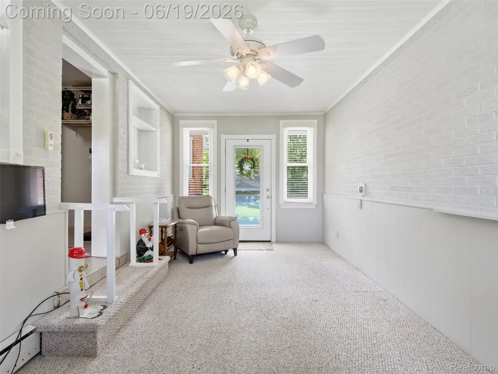 24 Nevada Avenue Rochester Hills City MI 48309