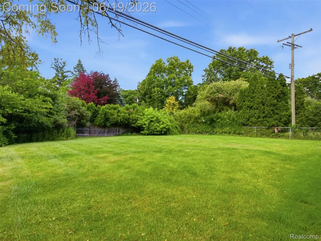 24 Nevada Avenue Rochester Hills City MI 48309