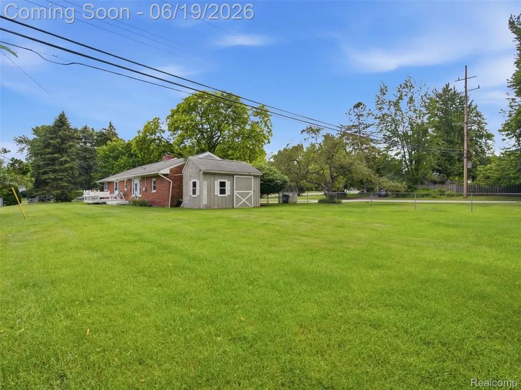 24 Nevada Avenue Rochester Hills City MI 48309