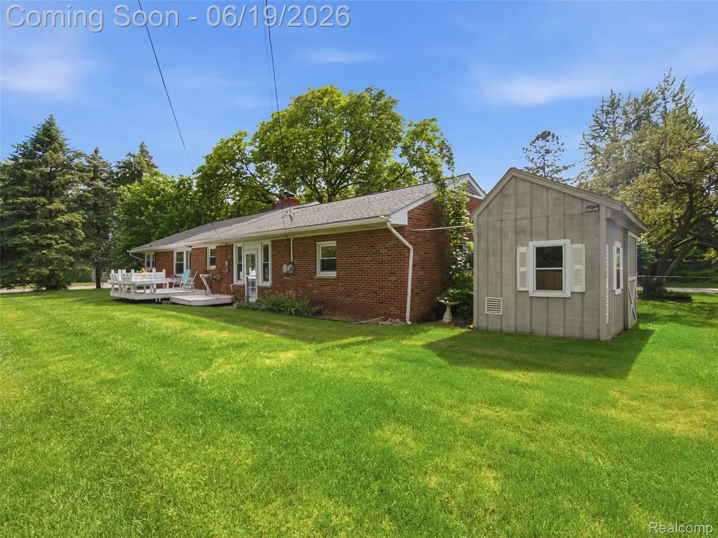24 Nevada Avenue Rochester Hills City MI 48309
