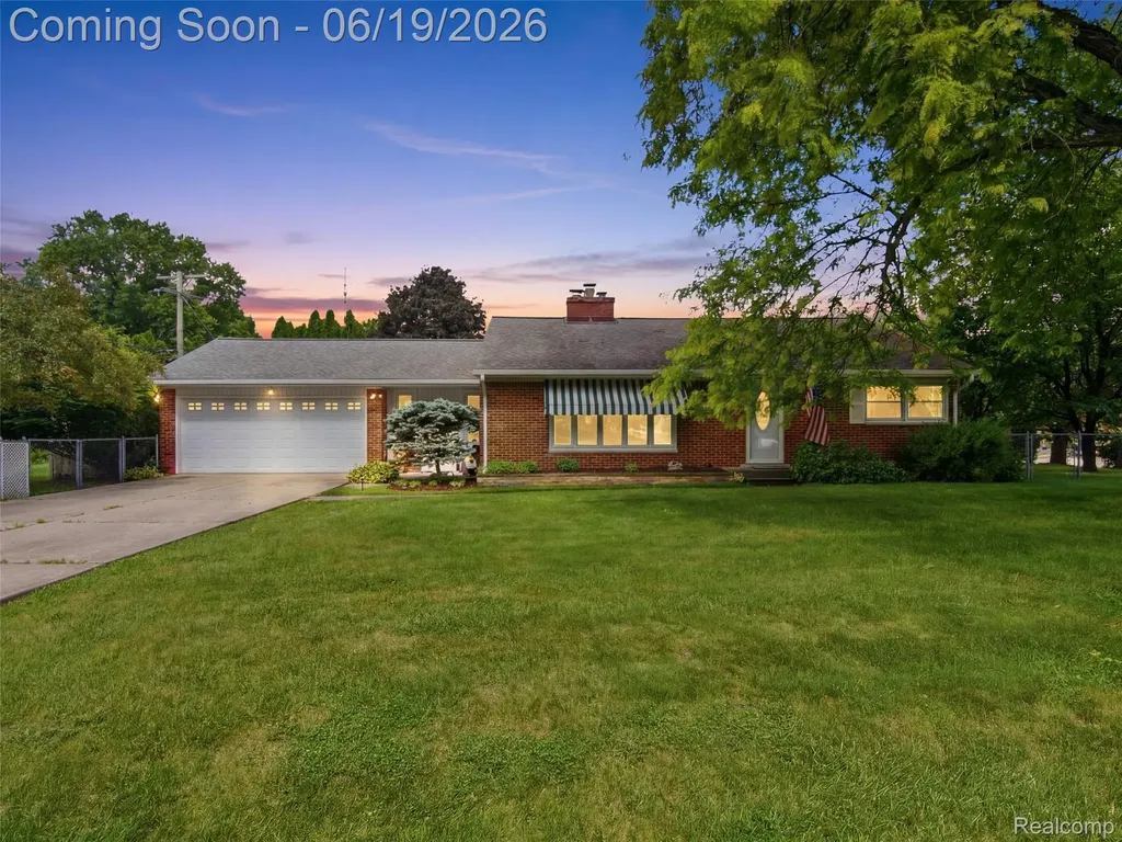 24 Nevada Avenue Rochester Hills City MI 48309