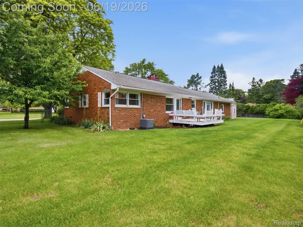 24 Nevada Avenue Rochester Hills City MI 48309