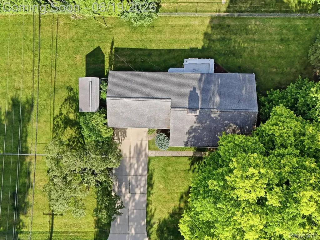 24 Nevada Avenue Rochester Hills City MI 48309