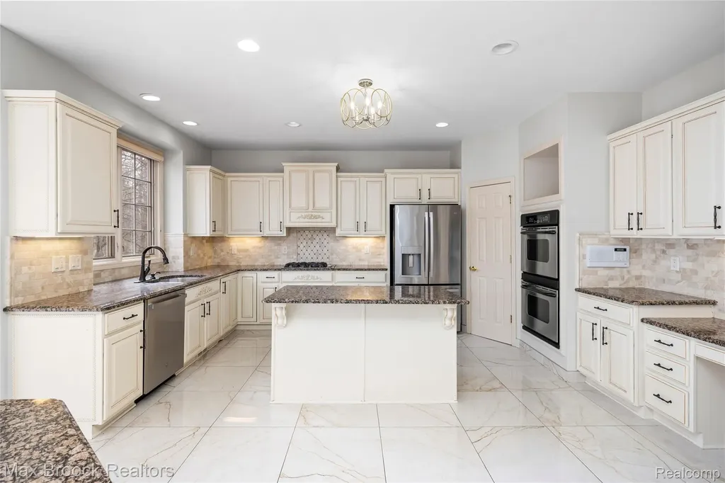7083 Chatham Court West Bloomfield Charter Township MI 48322