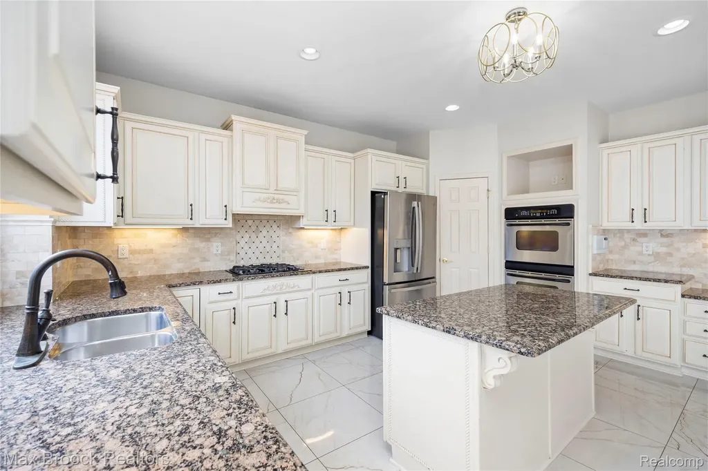 7083 Chatham Court West Bloomfield Charter Township MI 48322