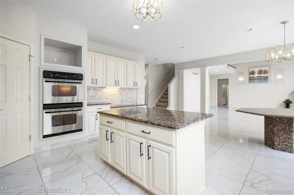 7083 Chatham Court West Bloomfield Charter Township MI 48322