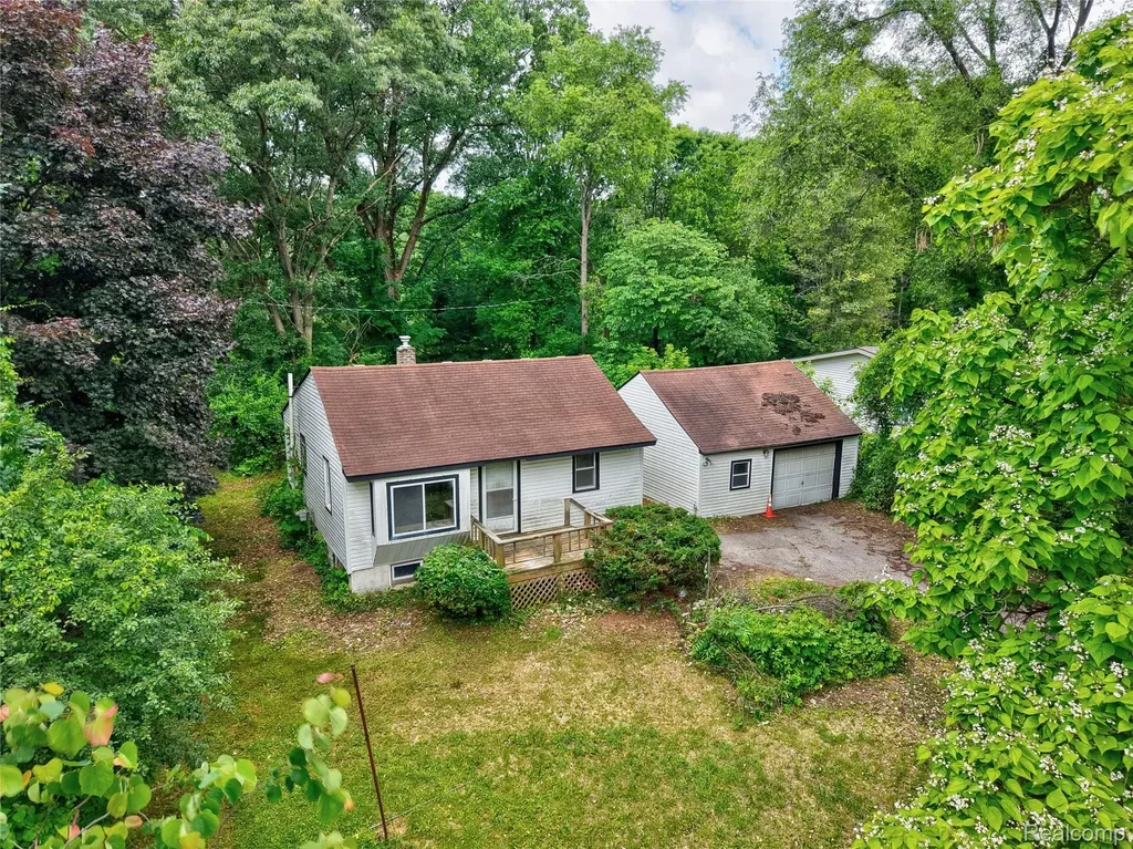1975 Porter Road White Lake Charter Township MI 48383
